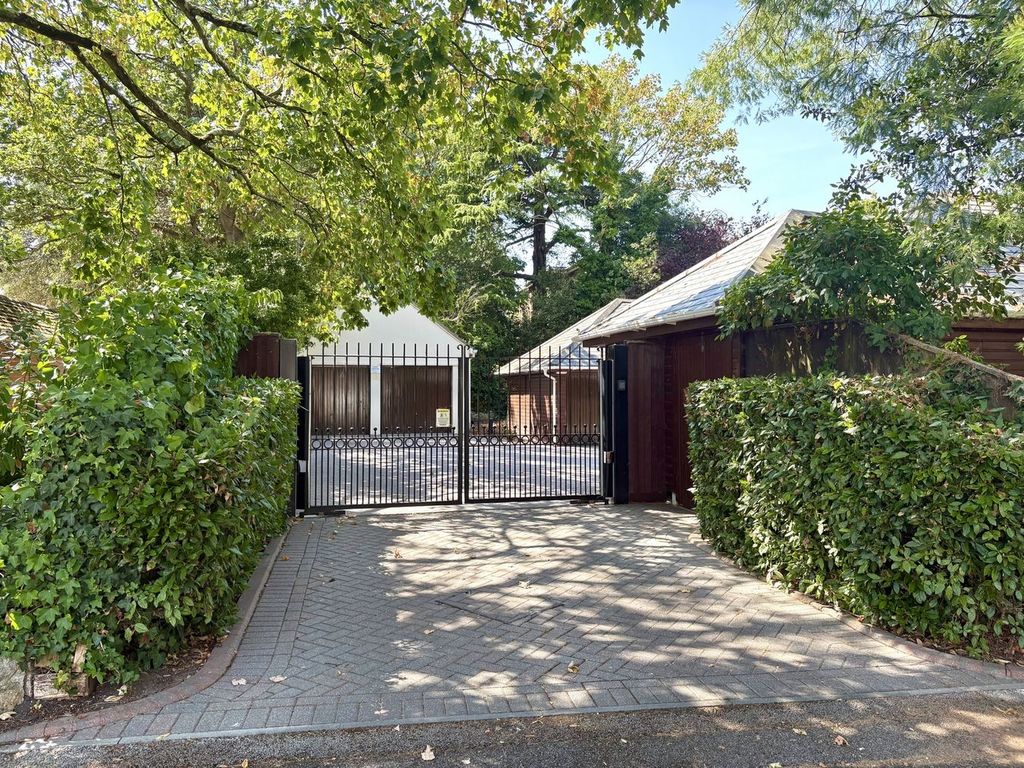 Property photo 2 of 29