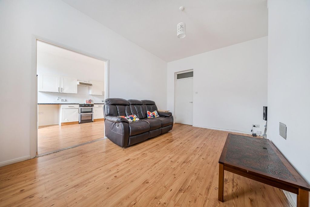 Property photo 2 of 14 1369262-3-68Efaba2Ed363.Jpg