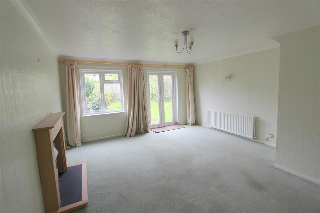 Property photo 2 of 8 Lounge/Dining Room