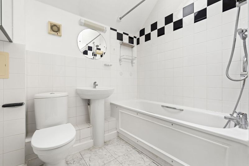 Property photo 3 of 17 Photo 13