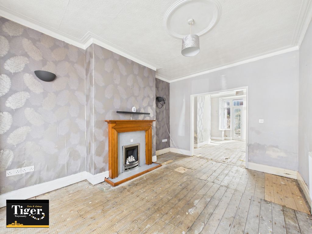 Property photo 3 of 14 Cam03440G0-Pr0404-Still009