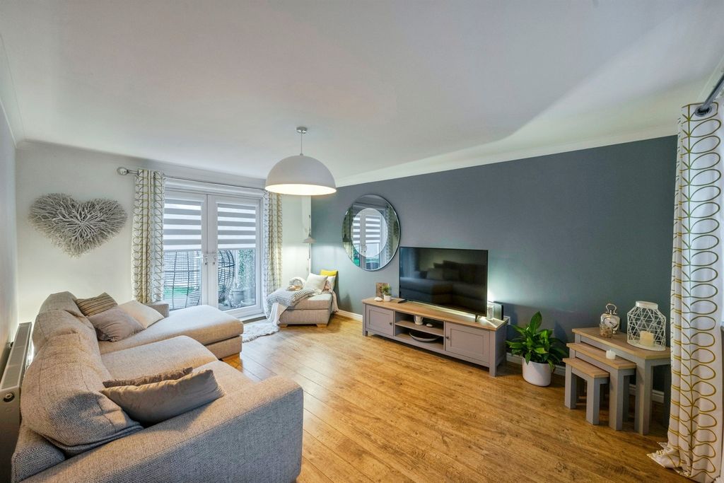 Property photo 2 of 23