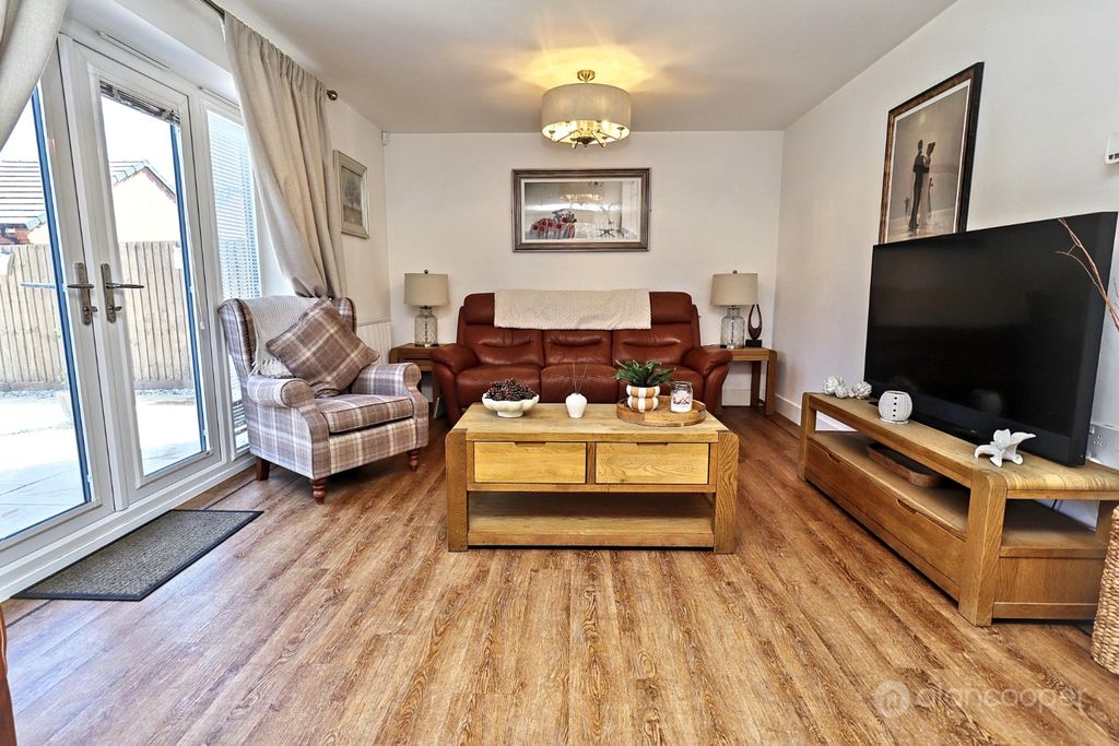 Property photo 3 of 27 3776365
