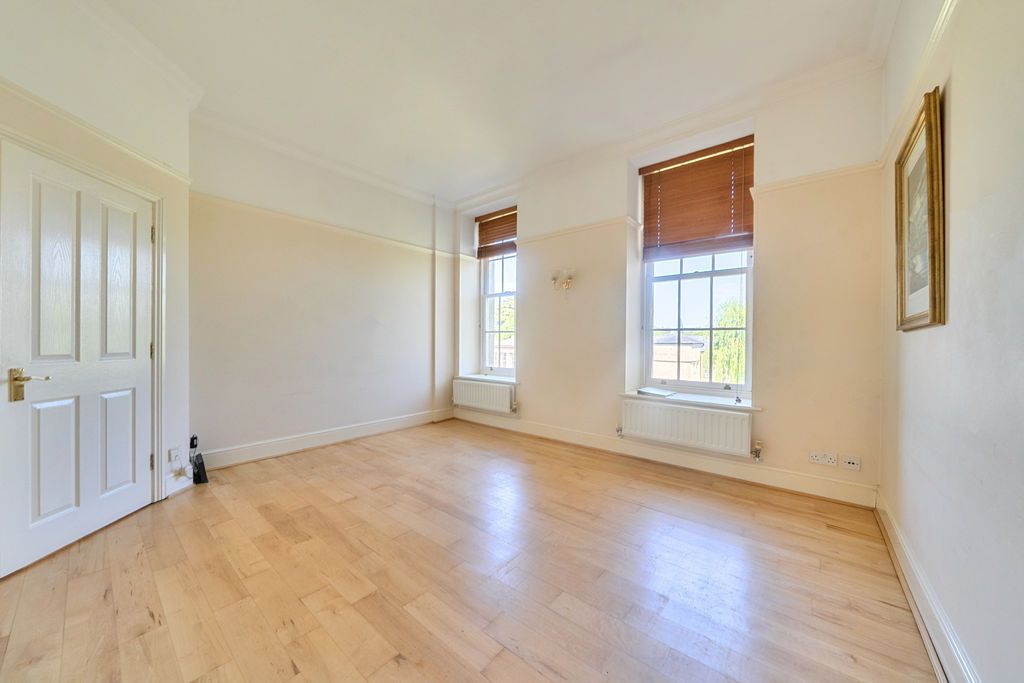 Property photo 3 of 8 Photo 7
