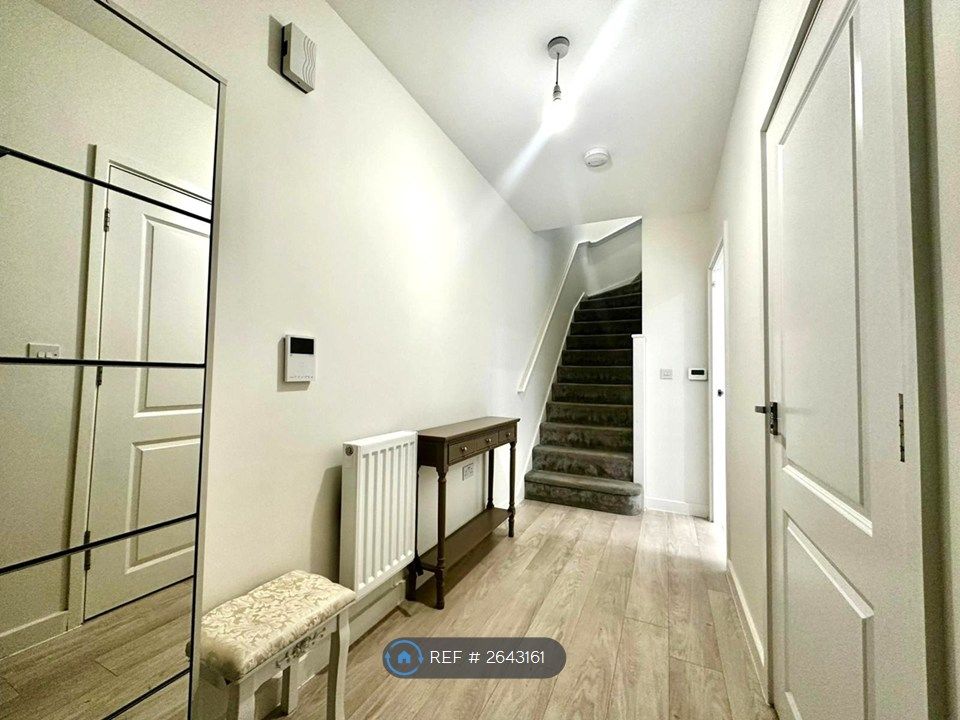 Property photo 2 of 12 Hallway