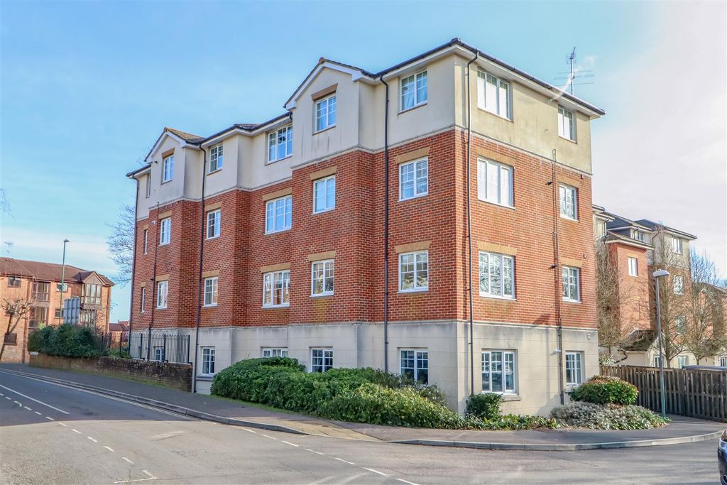 Property photo 1 of 15