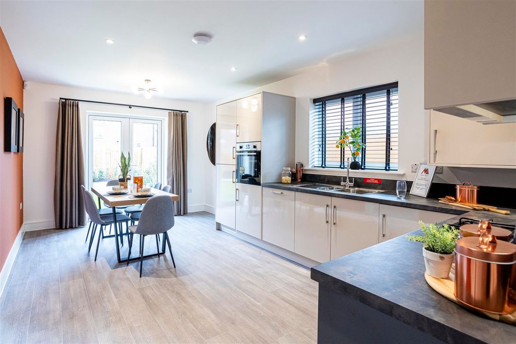 Property photo 2 of 27