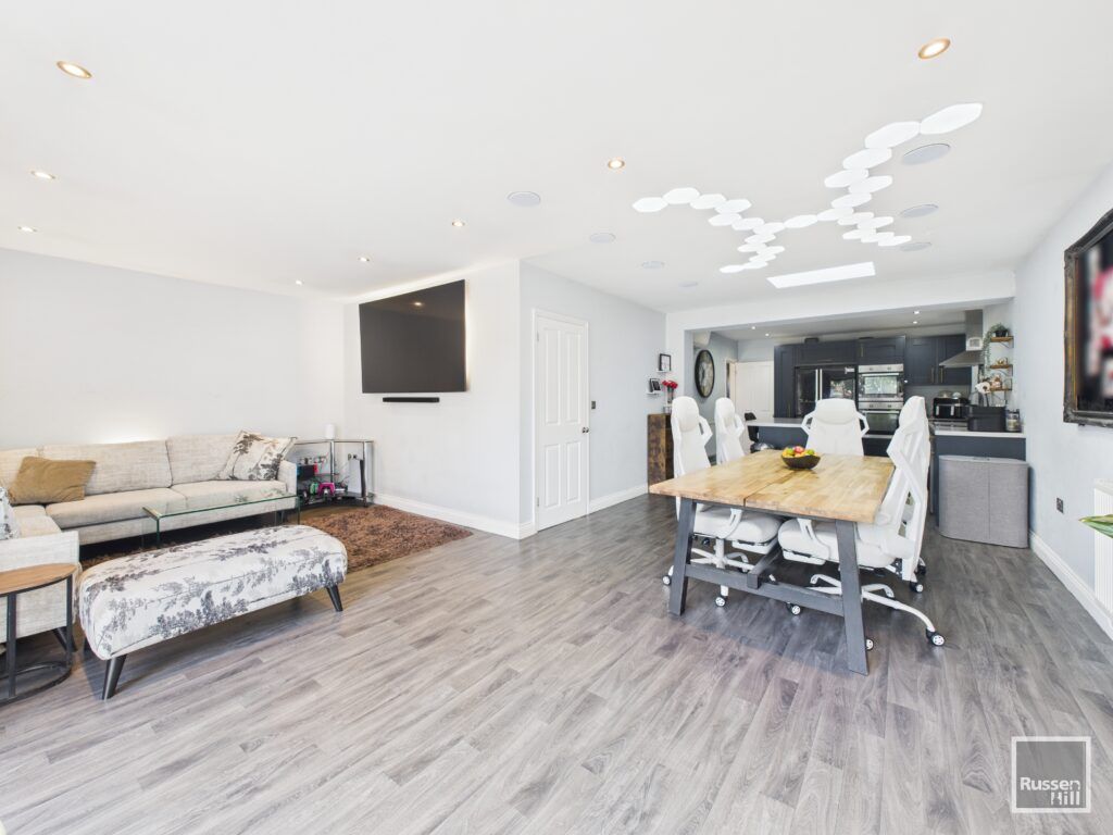 Property photo 2 of 28