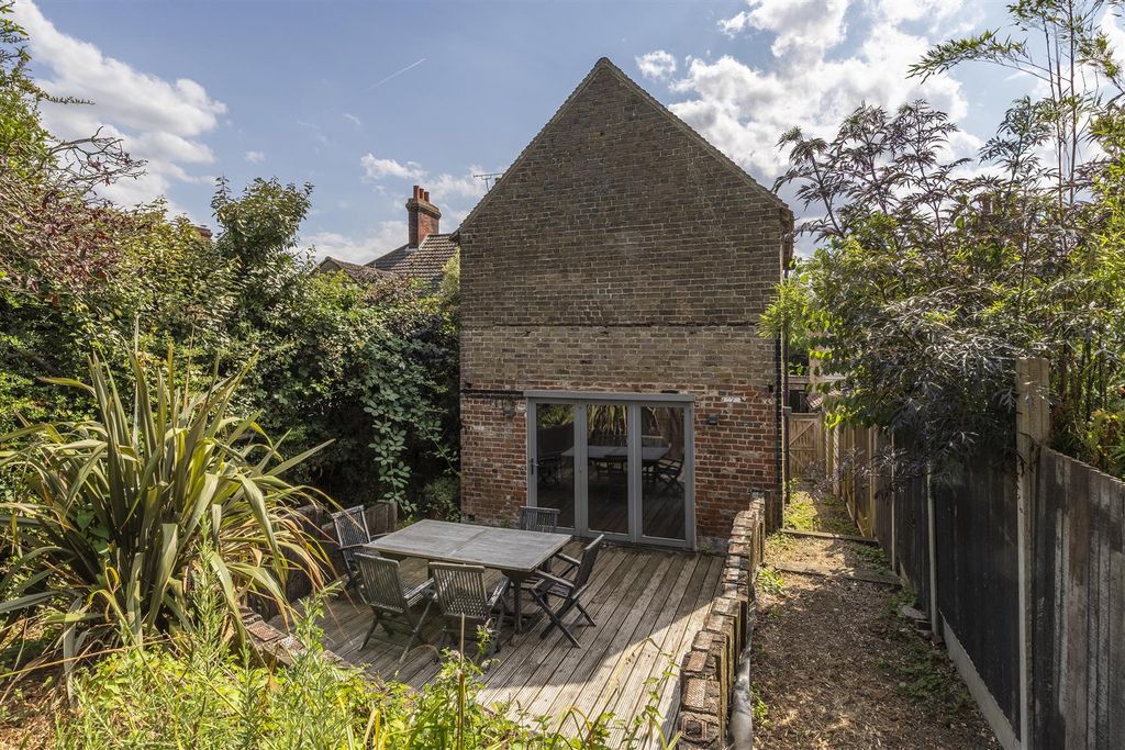 Property photo 1 of 47 Garden