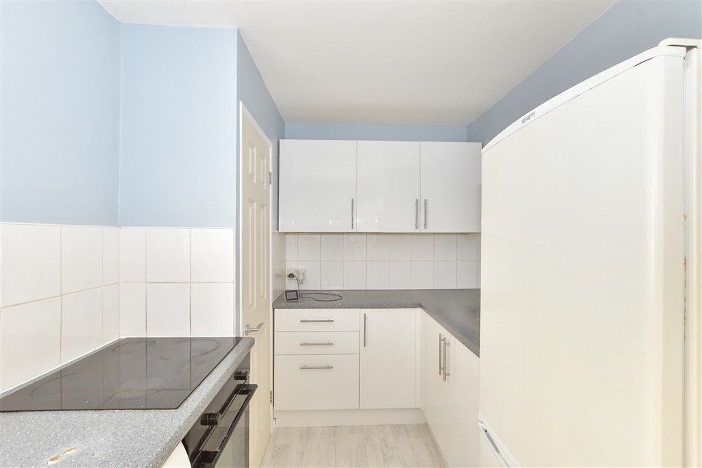 Property photo 3 of 11 Kitchen