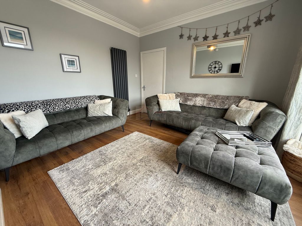 Property photo 3 of 30 Lounge A.Jpg
