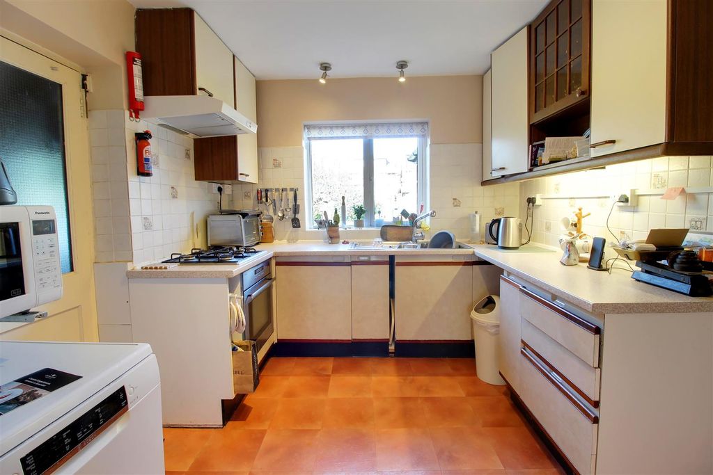 Additional image 7 of 5 bed detached house for saleBluebridge Avenue, Brookmans Park AL9