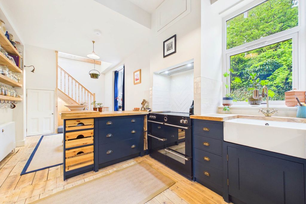 Property photo 1 of 30