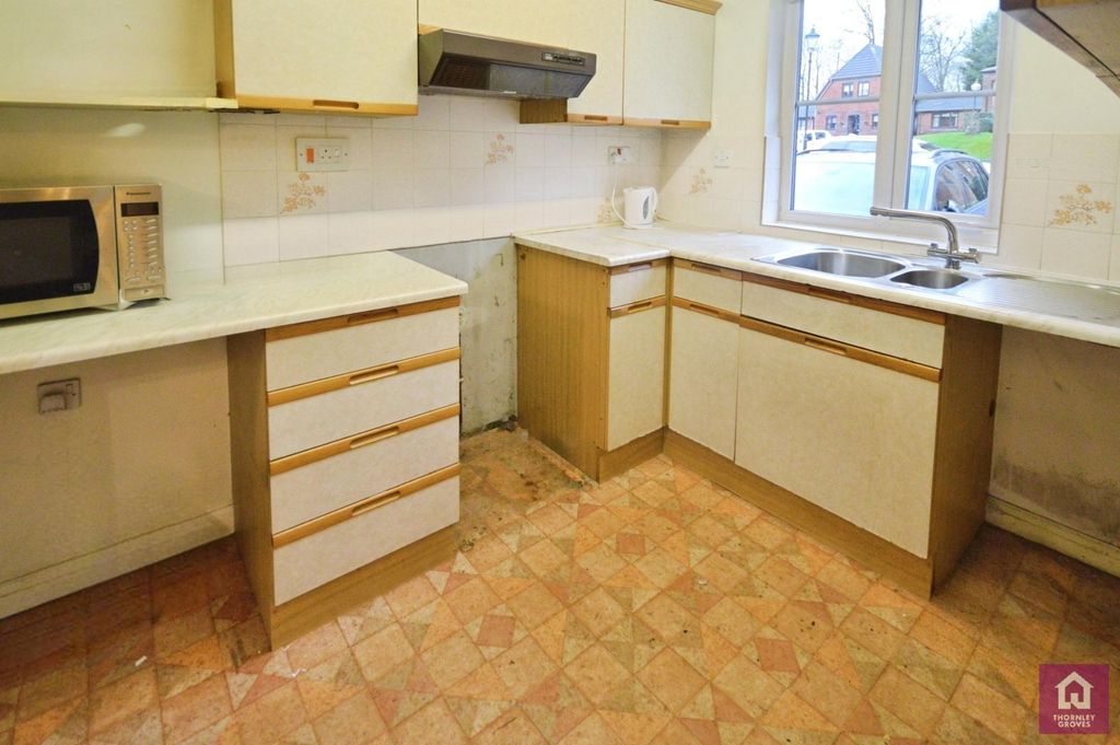 Property photo 3 of 14 Kitchen