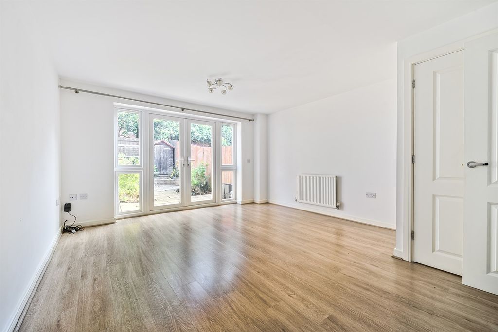 Property photo 3 of 11 Living Room