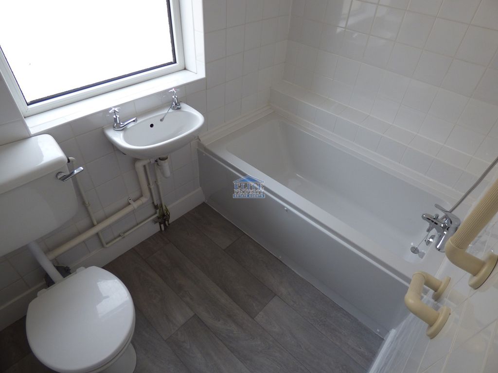 Property photo 3 of 8 Bathroom