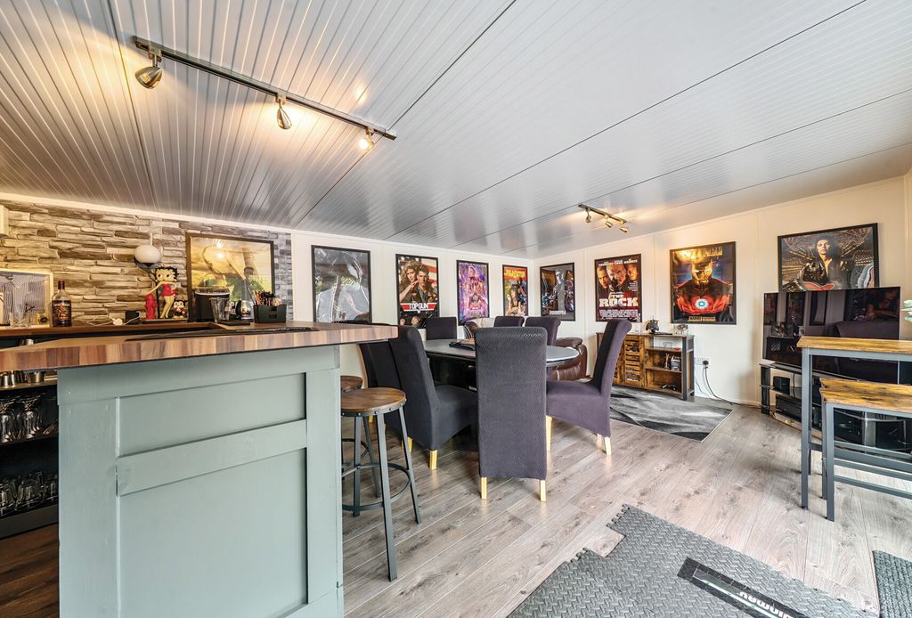 Property photo 3 of 18 1328275-5-688A0Ad...