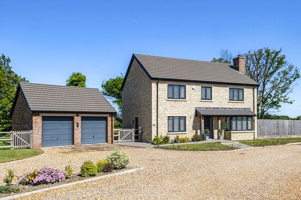 Property photo 1 of 10 Frontage