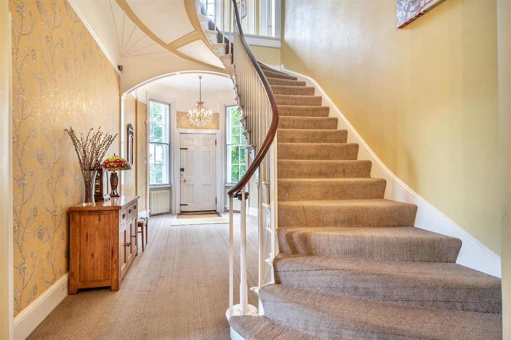 Property photo 2 of 37 8608621-Interior01.Jpg