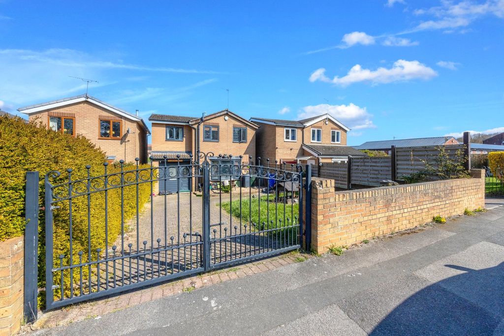 Property photo 1 of 12