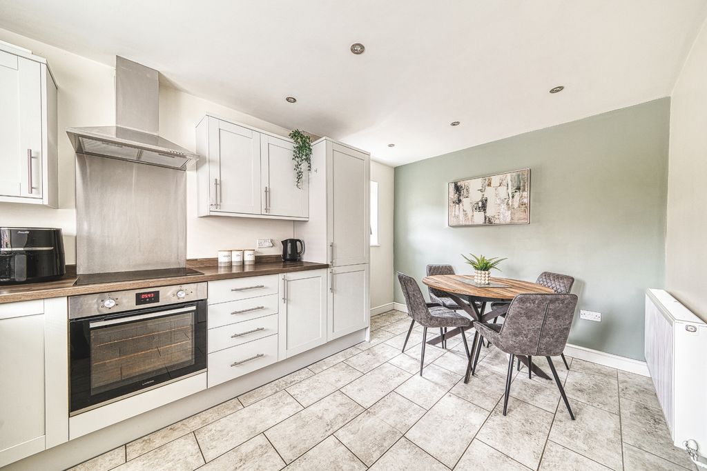 Property photo 3 of 20 Photo 6