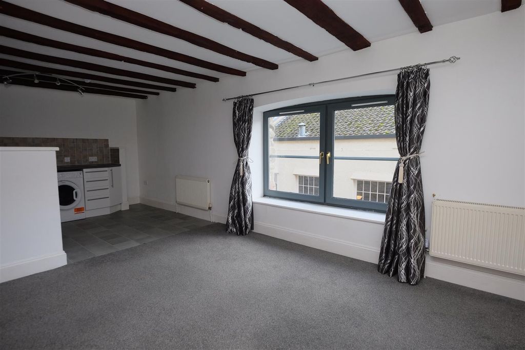 Property photo 2 of 9 Lounge.Jpg