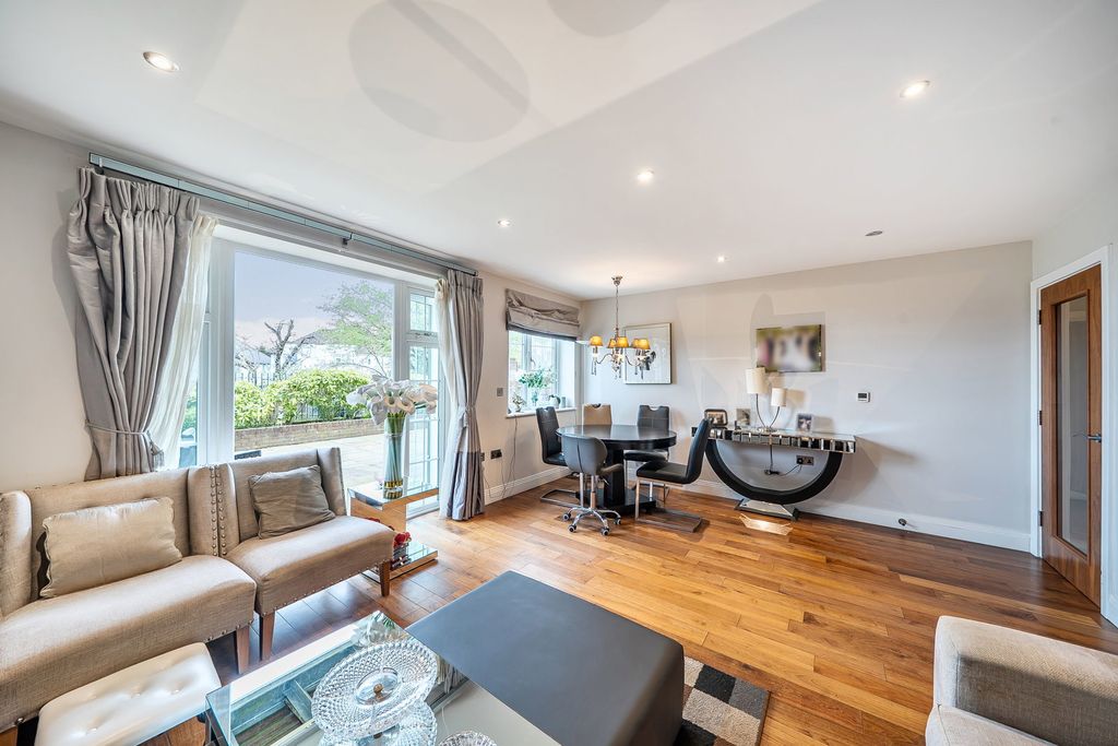 Property photo 3 of 20