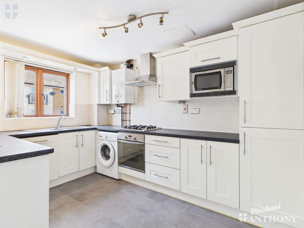 Property photo 3 of 8 Cam02773G0-Pr0330-Still009