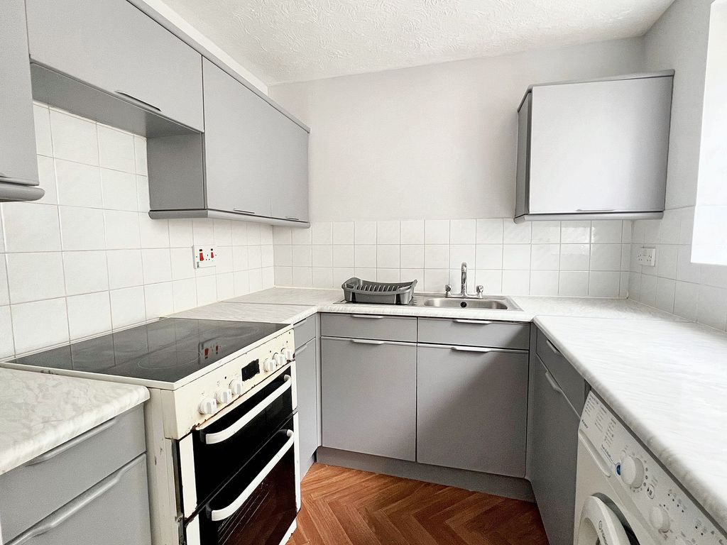 Property photo 2 of 7 Kitchen