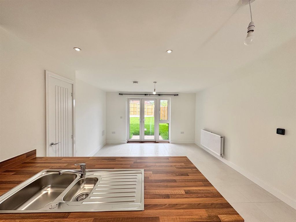 Property photo 2 of 14 Kitchen Lounge Diner..Jpg