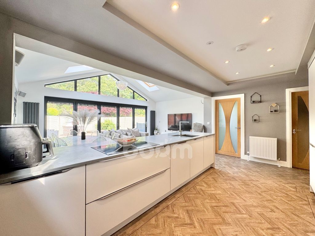 Property photo 2 of 30 Greenlees Court, Dalry Kitchen Space