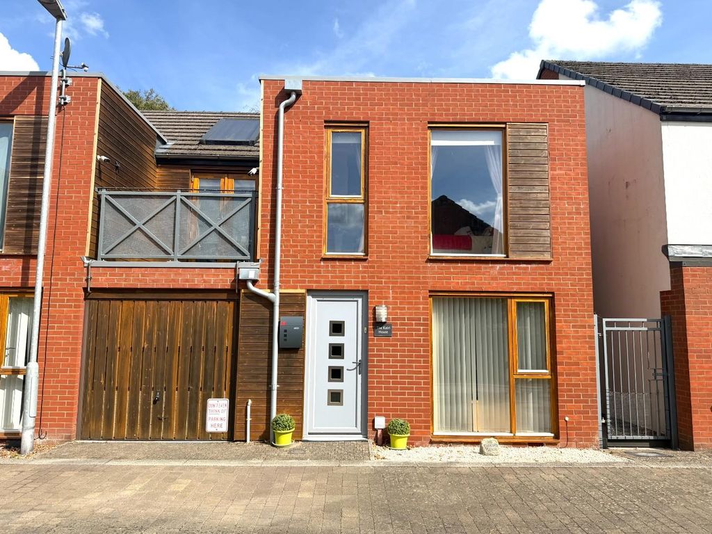 Property photo 1 of 14 Front.Jpg