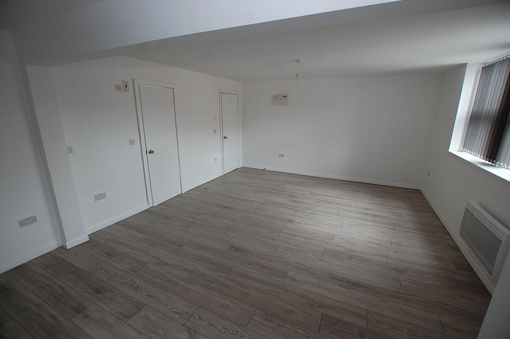 Property photo 3 of 7 Picture No. 04