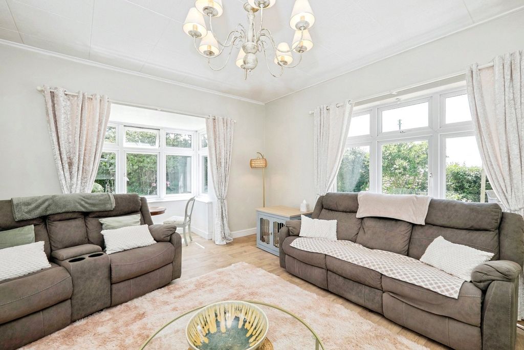 Property photo 2 of 21 Pbox-Img.Jpg