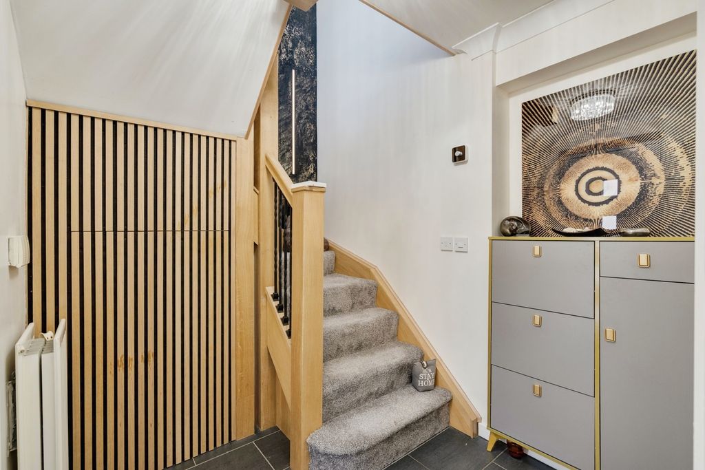 Property photo 2 of 38 Pbox-Img.Jpg