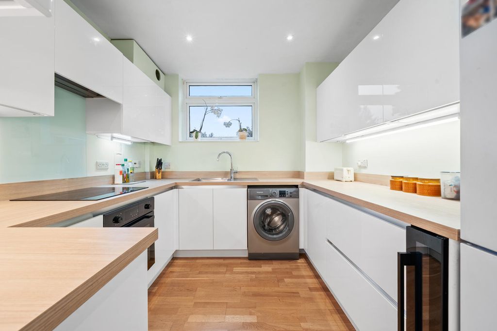 Property photo 2 of 17 Kitchen