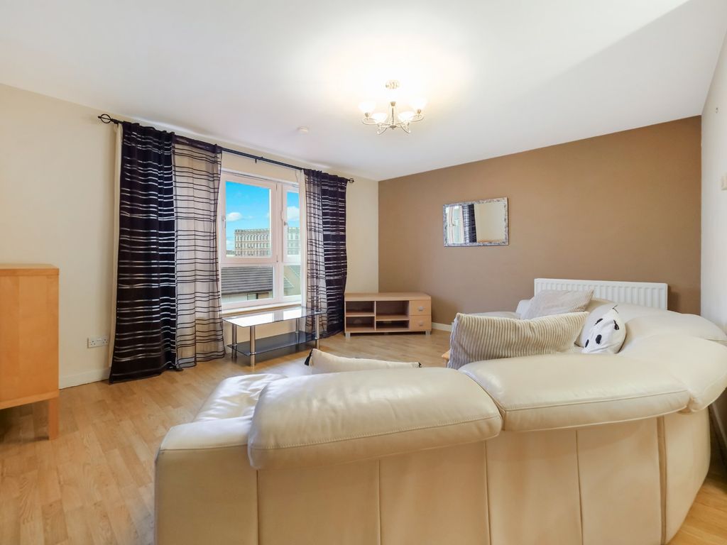 Property photo 2 of 13 Lounge