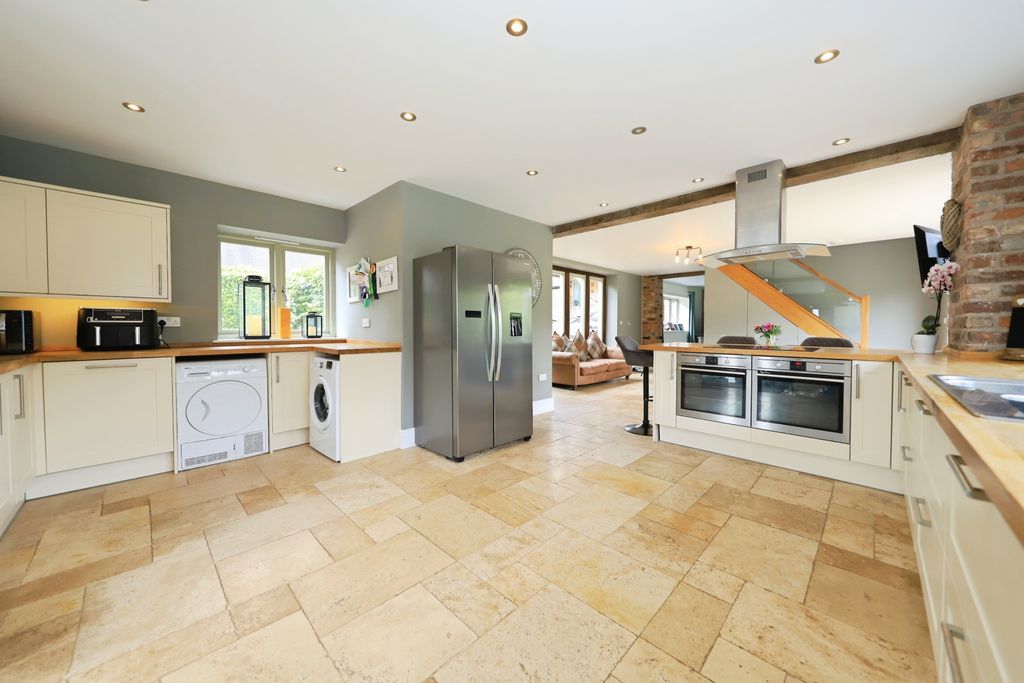 Property photo 3 of 28 Kitchen Diner