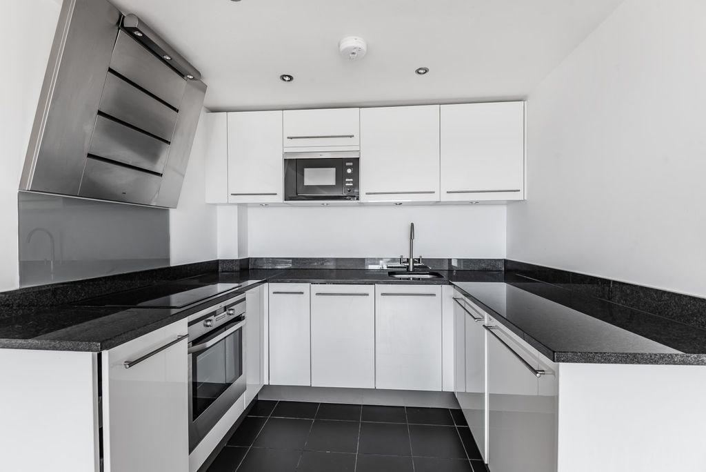 Property photo 2 of 10 Kitchen