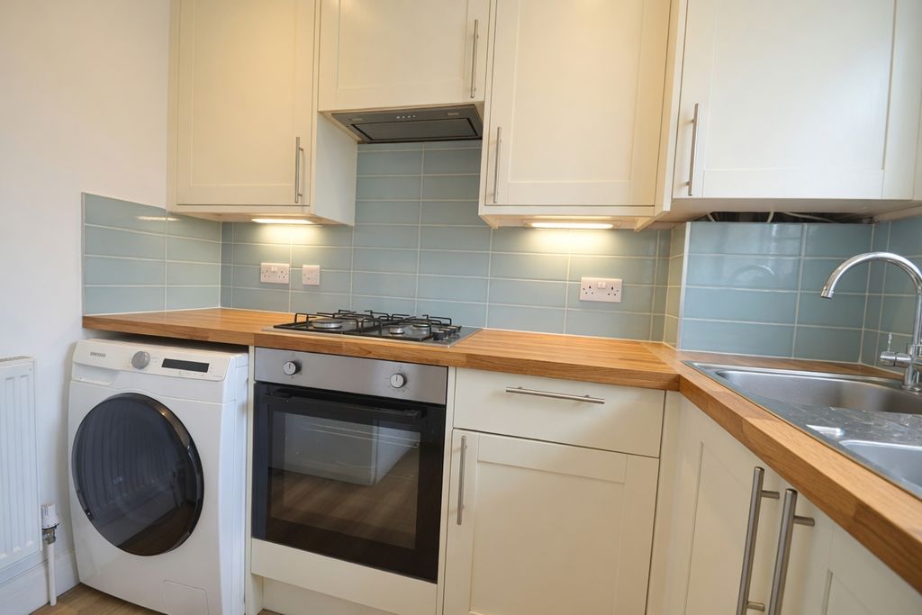 Property photo 2 of 5 Kitchen