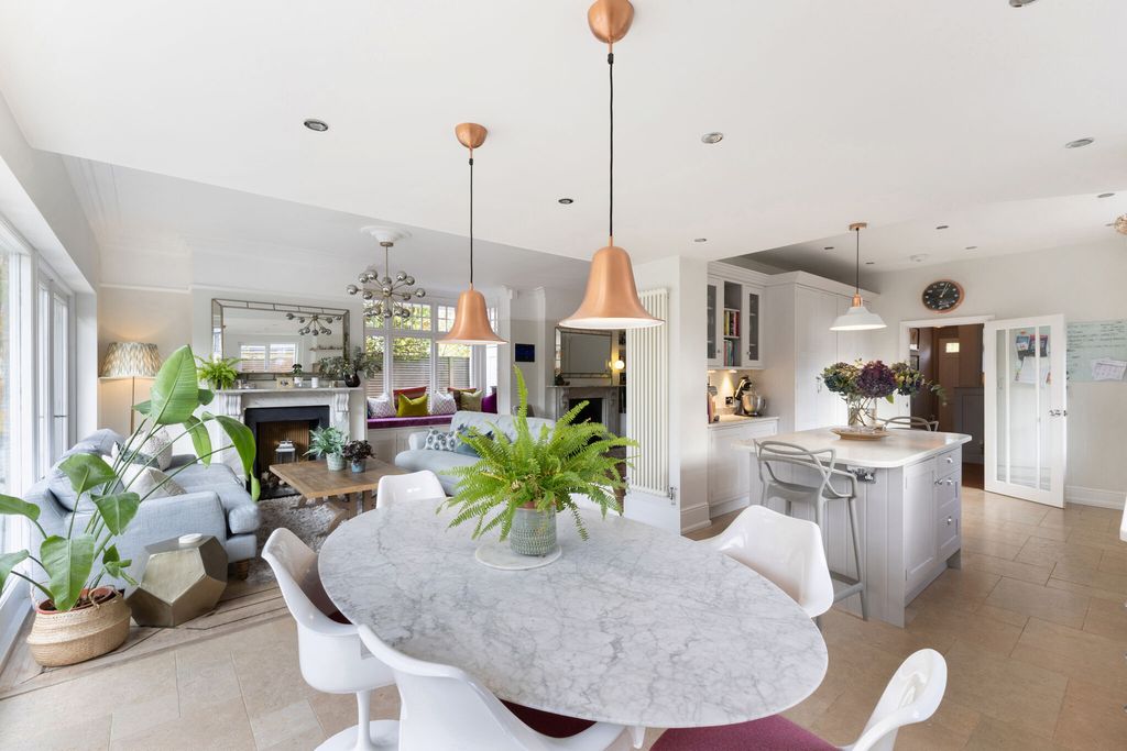 Property photo 3 of 27