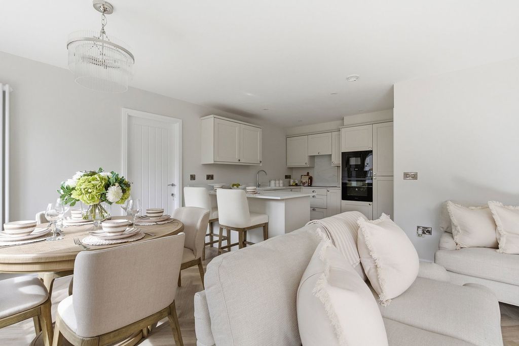 Property photo 3 of 32