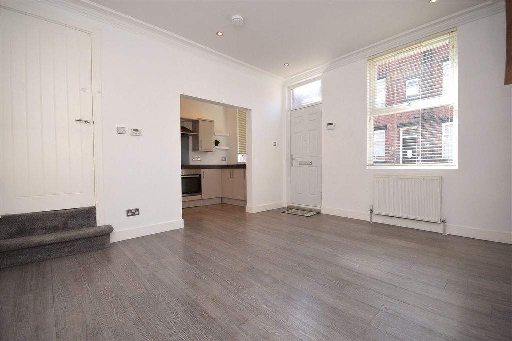 Property photo 3 of 12 Picture No. 27
