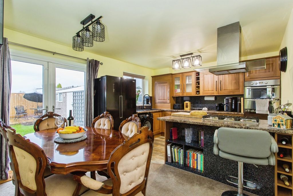 Property photo 3 of 14 Kitchen Diner