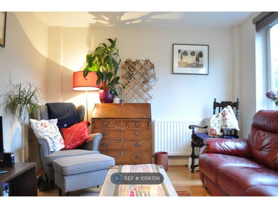 Property photo 1 of 18 Living Room