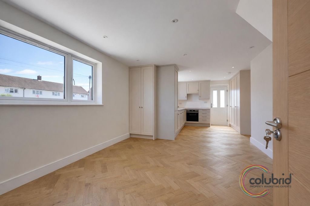 Additional image 4 of 6 bed semi-detached house for saleCrawford Avenue, Grays RM16