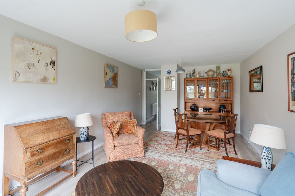 Property photo 3 of 17 Reception