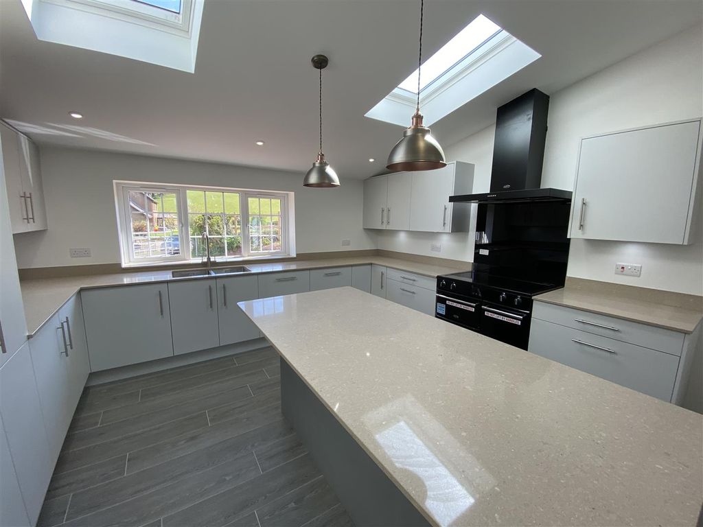 Property photo 2 of 29 Kitchen
