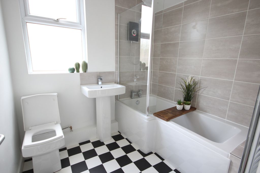 6 bed shared accommodation to rentSt Michaels Terrace, Headingley, Leeds, West Yorkshire LS6 photo 4