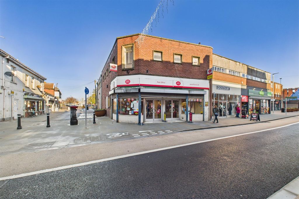 Property photo 2 of 40 27 Eastover, Bridgwater, Somerset Ta6 5Aw | Freeho